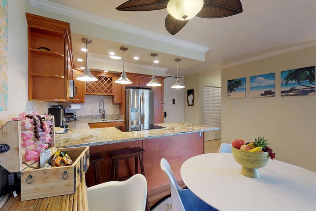 Oceanfront Penthouse With Amazing Views At Kauhale Makai Apartman Kihei Kültér fotó